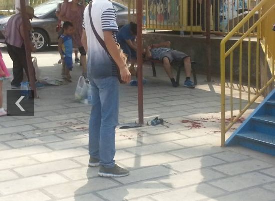 游客被激素風車甩出受傷。