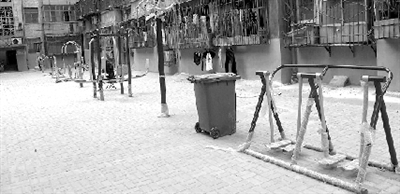 改造后的經(jīng)六路3號(hào)院(小圖為改造前景象) 改造后的經(jīng)六路3號(hào)院(小圖為改造前景象)